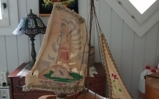 "Lentävä Hollantilainen" - lamppu