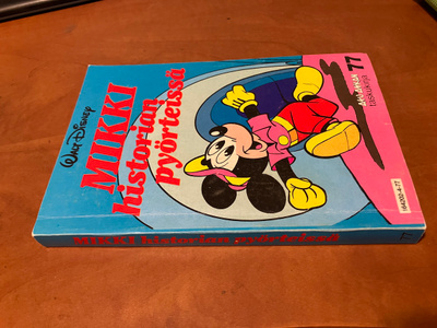 AKU ANKAN TASKUKIRJA 77 p.1 HYVÄ