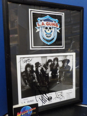 L.A. GUNS TAULU KOLMELLA NIMMARILLA (W)