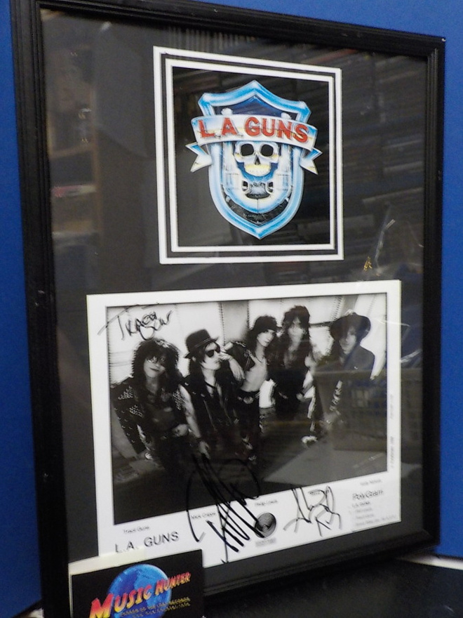 L.A. GUNS TAULU KOLMELLA NIMMARILLA (W)