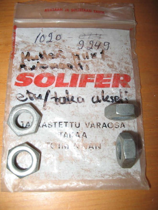 Solifer-automaatti(runko-tankki) Etu-/taka-akselin mutterit.