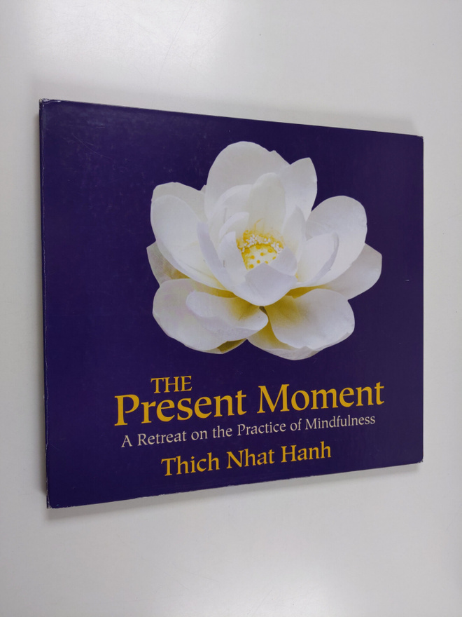 Thich Nhat Hahn : The Present Moment : A Retreat on the P...