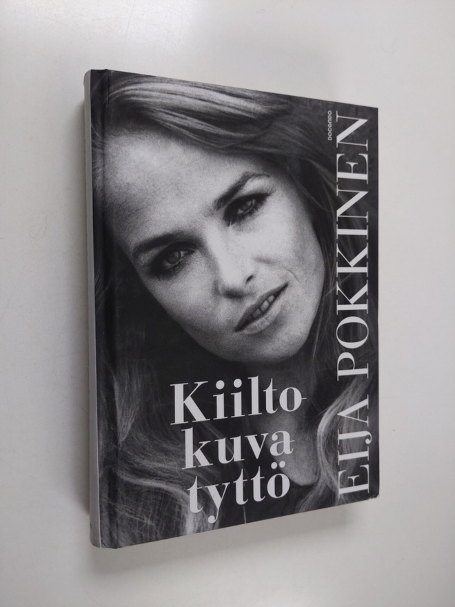 Eija Pokkinen : Kiiltokuvatyttö