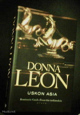 Donna Leon: Uskon asia (1.p.2012) Sis.postikulut