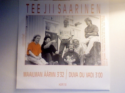 TEE JII SAARINEN :: MAAILMAN ÄARIIN :: VINYYLI 7" 1989