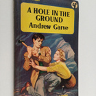 Andrew Garve : A Hole in the Ground - pikkukuva 1