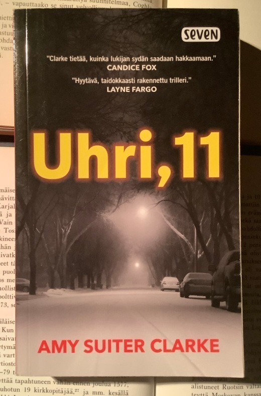 Amy Suiter Clarke - Uhri, 11 (pokkari)