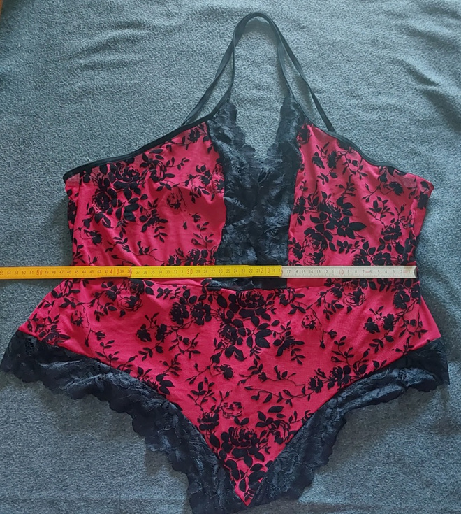 Musta punainen pitsi body 4XL