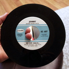 Single - Johnny Siis eipä huolta / Salainen Hymy - pikkukuva 1