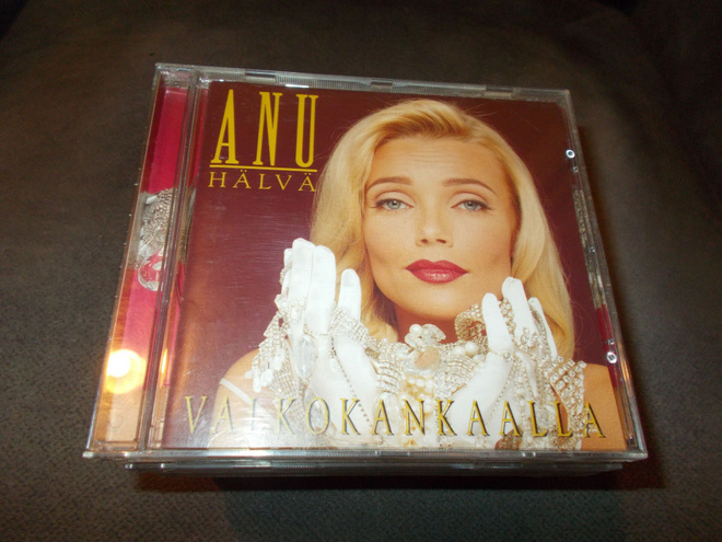 CD ANU HÄLVÄ ** VALKOKANKAALLA **