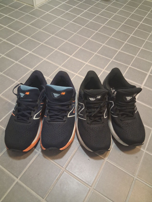Myynnissä 2 paria New Balance juoksukenkiä