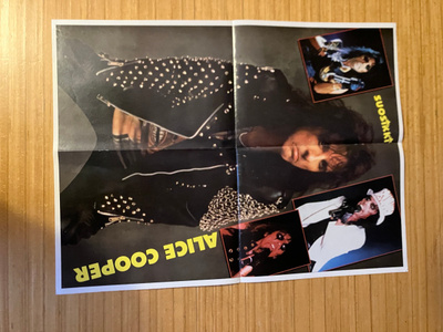 SUOSIKKI JULISTE ALICE COOPER JA BROS HYVÄ