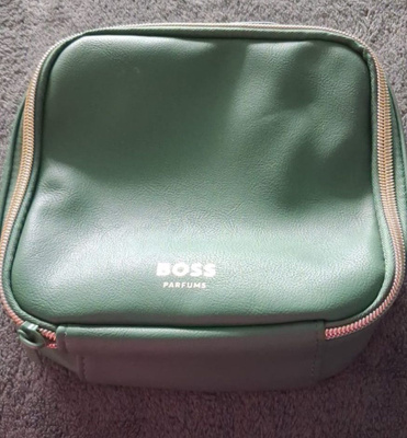 Hugo Boss meikkilaukku