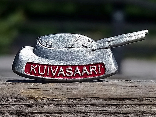Kuivasaari merkki. Halkaisija - 19 mm. Hyväkuntoinen.