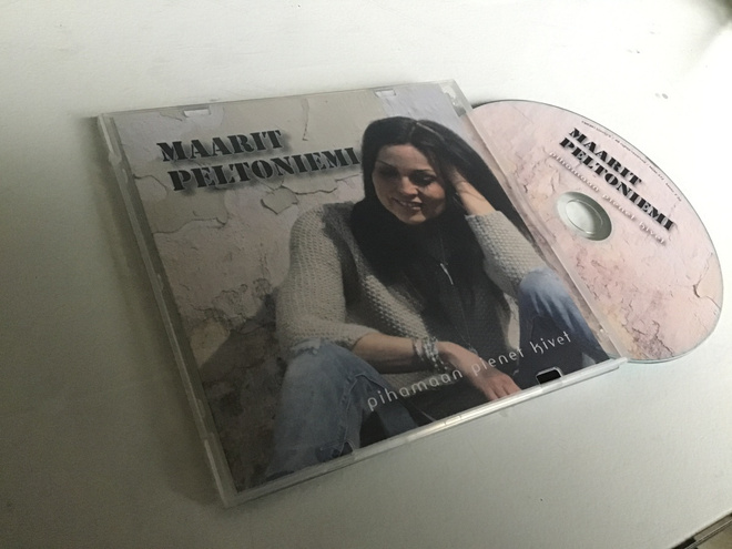 Maarit Peltoniemi . Pihamaan pienet kivet CDS single