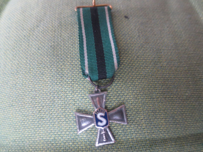 Suojeluskunta Ristin Pienoiskunniamerkki.