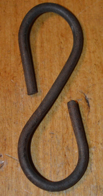 Metallinen S-koukku 93mm