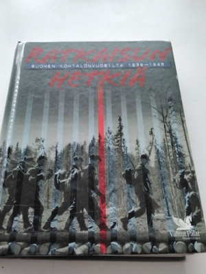 Ratkaisun hetkiä kirja.
