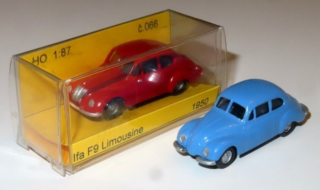 2 pienoismallia IFA F-9 1:87