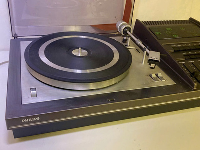 Philips Stereo 4 RH837 levysoitin radio vahvistin