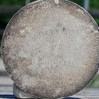 Hopeavärinen merkki. Halkaisija - 40 mm. Hyväkuntoinen. - pikkukuva 4