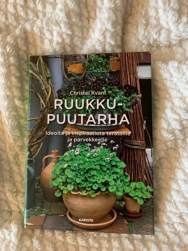 Ruukkupuutarha kirja