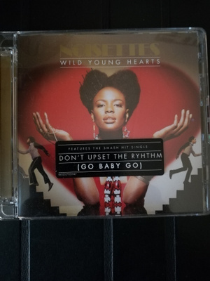 Noisettes: Wild Young Hearts