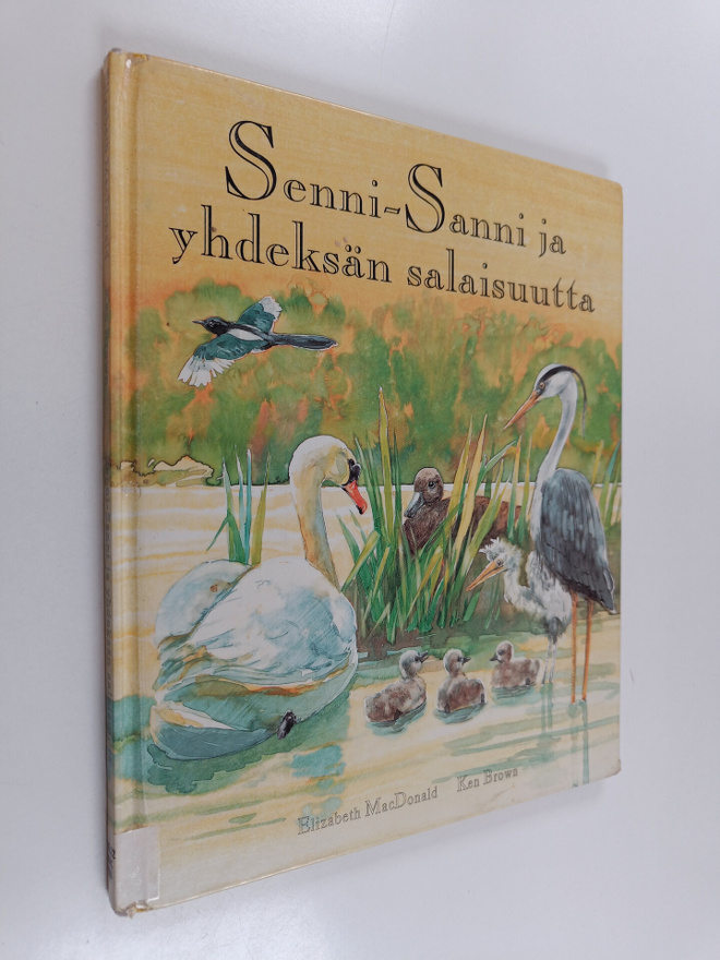 Elizabeth MacDonald : Senni-Sanni ja yhdeksän salaisuutta