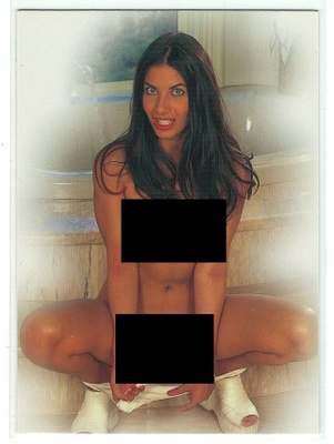 1997 Hot Shots #75 Leona