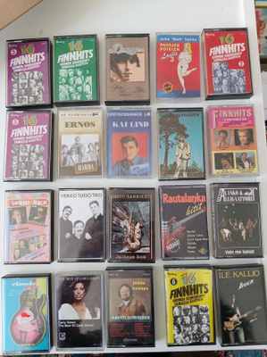 C kasetteja 30 kpl ja pari cd levyä