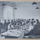 Takaharjun parantola, Ruokasali, väkeä ruokailemassa p. 1911 - pikkukuva 1
