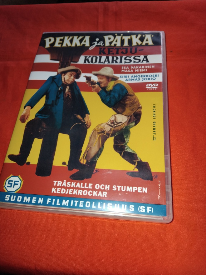 Pekka ja Pätkä ketju kolarissa