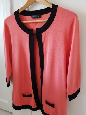 August Silk Neuletakki / Neule - koko XL