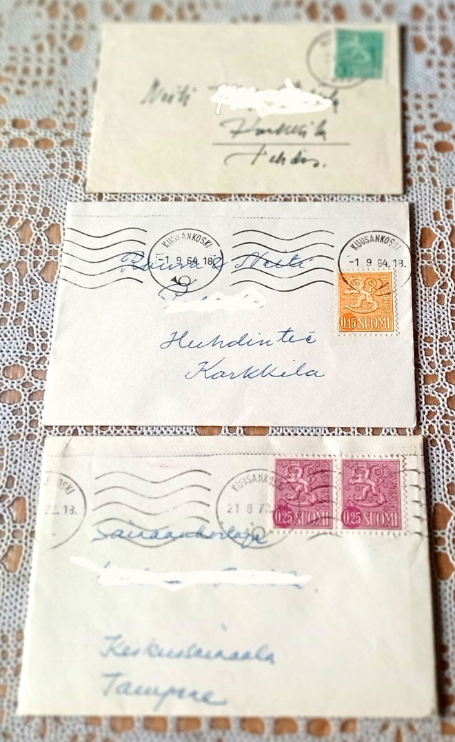 3 kpl todella pieniä postitettuja kirjeitä
