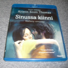 SINUSSA KIINNI (Kristin Scott Thomas) BD, FI-julkaisu*** - pikkukuva 1