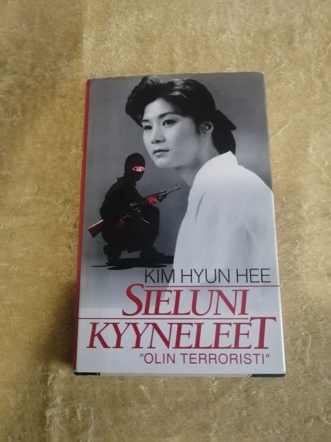 KIM HYUN HEE: SIELUNI KYYNELEET KIRJA