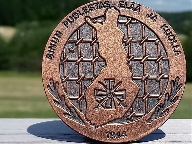Sinun puolesta elää ja Kuolla 1944. Rasiassa.