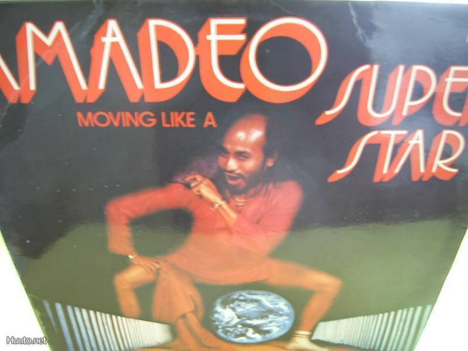 AMADEO. MOVING LIKE A SUPERSTAR - KORKKAAMATON VINYYLI