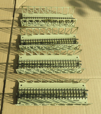 Märklin 4 ristikkosiltaa peltiä