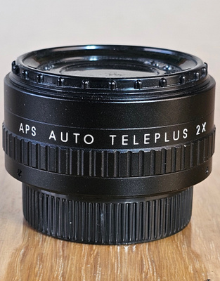 == APS Auto Teleplus 2x Teleconverter - M42