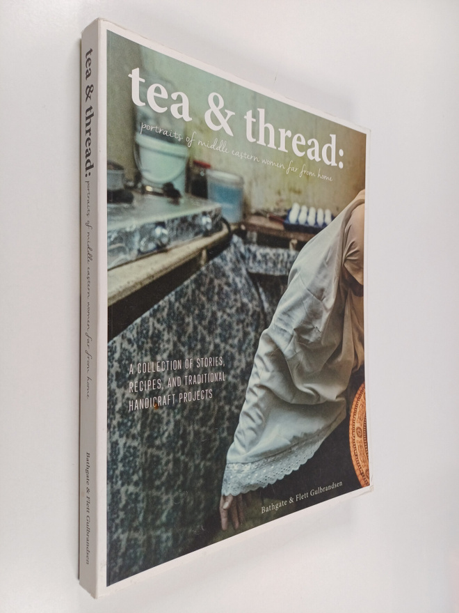 Sally Bathgate ym. : Tea & Thread : Portraits of Middle E...
