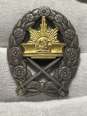Kadettikoulun merkki.
