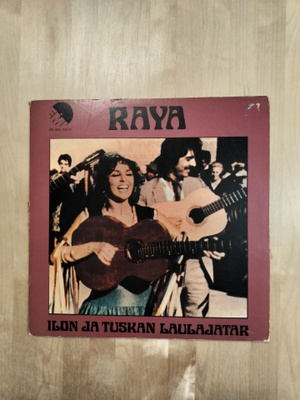RAYA Ilon ja tuskan Laulajatar.