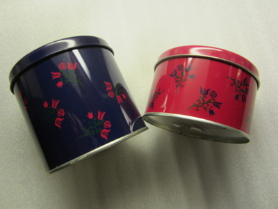 2 Marimekko peltipurkki kukkakuvio m by marimekko