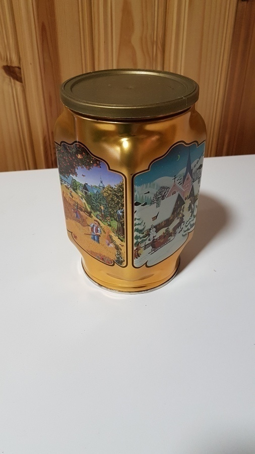 Vintage kahvipurkki, neljä vuodenaikaa
