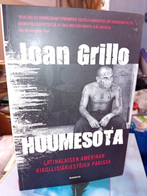 Grillo : Huumesota ( SIS POSTIKULU )