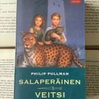 Philip Pullman - Salaperäinen veitsi (pokkari) - pikkukuva 1