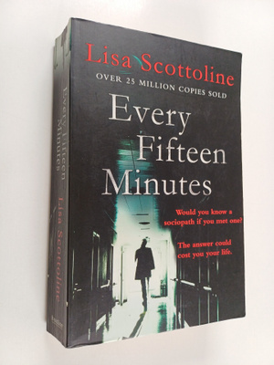 Lisa Scottoline : Every fifteen minutes