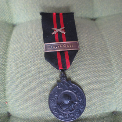 Talvisotamitali  TOLVAJÄRVI  Soljella.