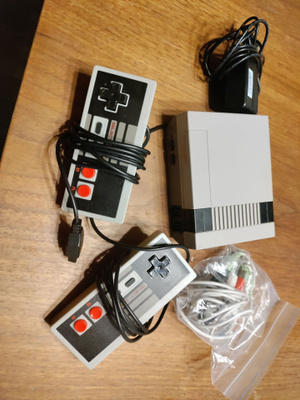 Mini NES nintendo tarvikkeineen